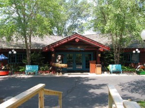 famous daves entrance